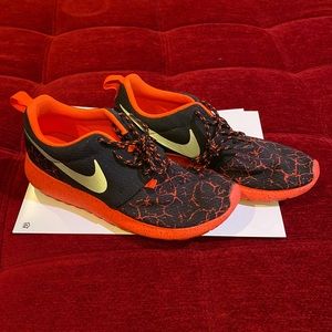 NIKE ROSHE ONE - Red/blk